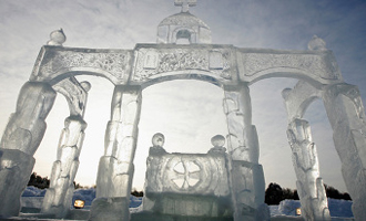 Ледяной отель открылся  в Архангельской области