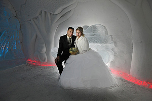 Ледяной дворец бракосочетания открылся в Мурманске