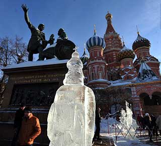 Ледовые скульптуры русских царей в Москве