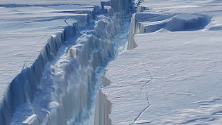 Антарктические льды подтаивают снизу