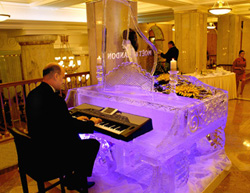 Ледяная скульптура - ледяной рояль