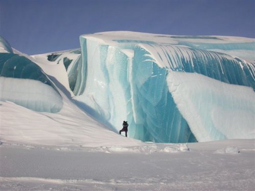 Застывшая волна в  Антарктике