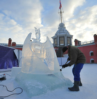 В Петропавловской крепости открыта выставка ледяных скульптур