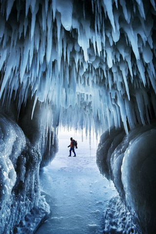 Ледяные каскады в пещерах Великих озер