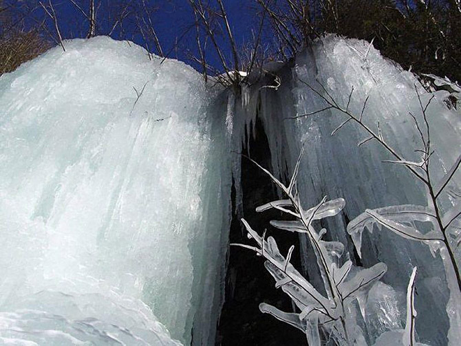 Ледяной водопад - замерзшее мгновение