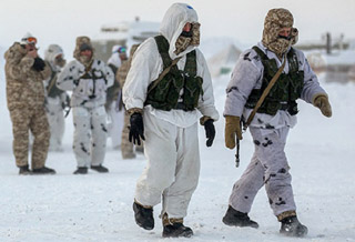 Российские десантники строят Ледяной лагерь на льдине в Северном Ледовитом океане