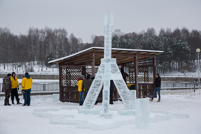  В Белоруссии установили самую высокую ледяную скульптуру