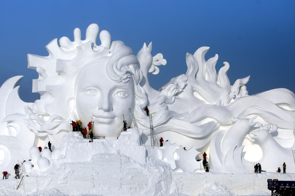 Невероятный фестиваль ледовой и снежной скульптуры открылся в Харбине