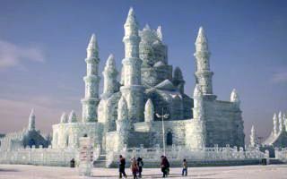 Китайские ледовые фигуры замков и снеговиков удивили мир